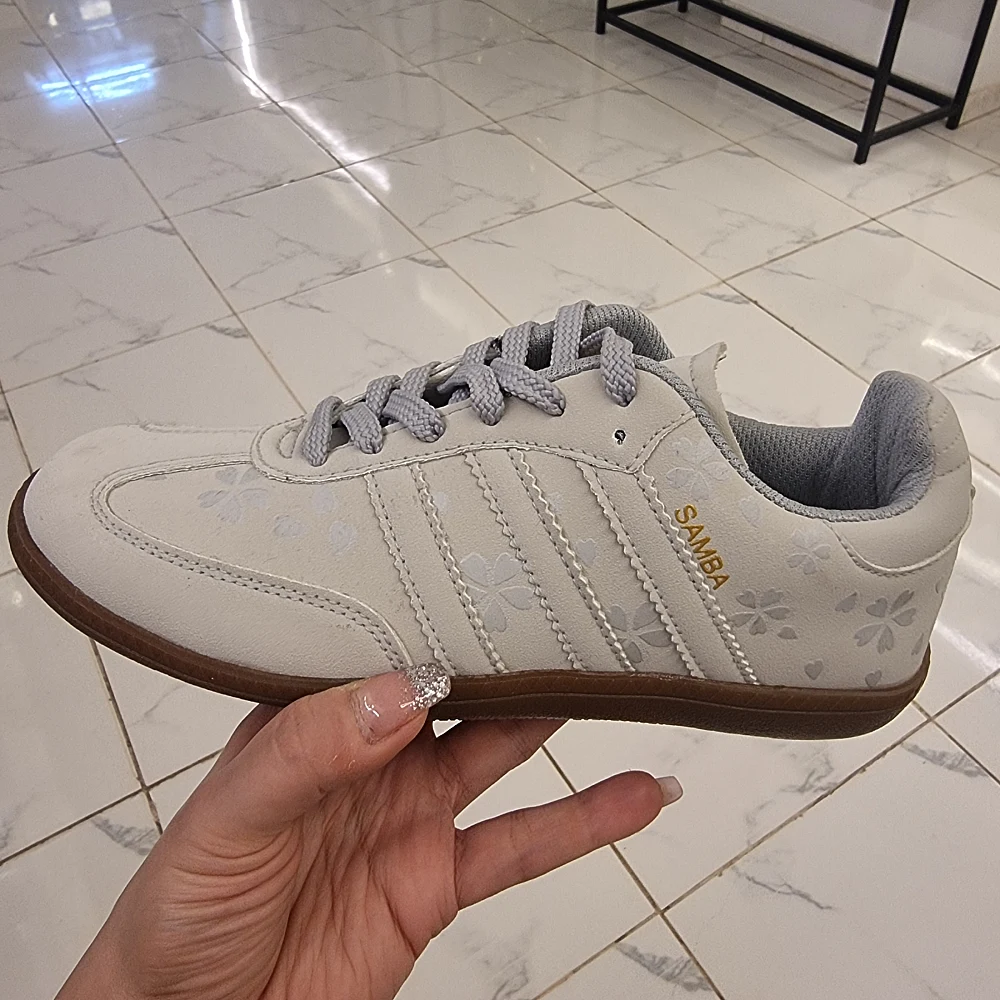 webp_378_20260203_154537_457.webp Samba حريمي فلور رمادي - الصورة 1