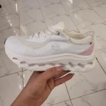 On حريمي بينك*اوف وايت