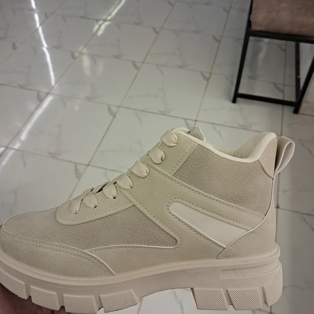 webp_441_20260203_155427_278.webp h2799 بوت حريمي بيج - الصورة 1