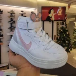 nike بوت أطفالى ابيض بينك