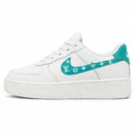 كوتشي حريمي Nike LV Cyan أبيض بتفاصيل تركواز – جانب