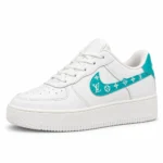 كوتشي حريمي Nike LV Cyan أبيض بتفاصيل تركواز – زاوية أمامية